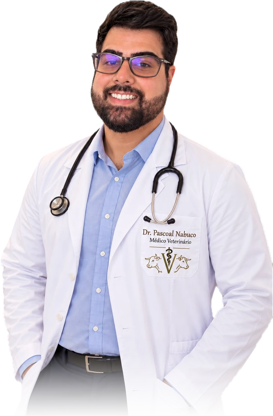 Dr. Pascoal Nabuco, médico veterinário, de jaleco branco e estetoscópio